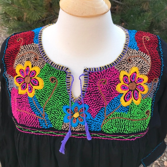 Mexican Hand Embroidered Blouse Bohemian style - Picture 2 of 4